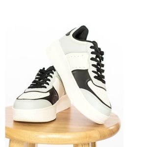 Berness Mile a Minute Platform Sneakers in White and Grey new 6